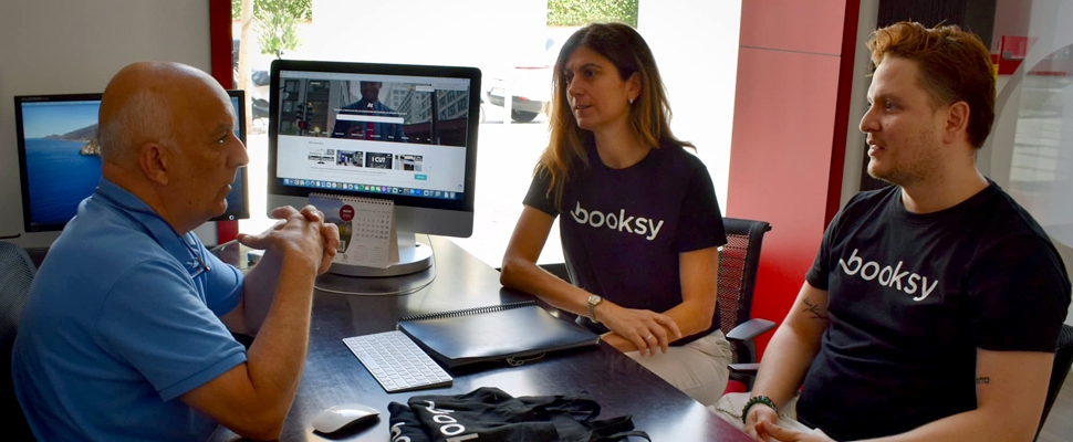 El equipo de Booksy Spain vuelve a visitar la escuela